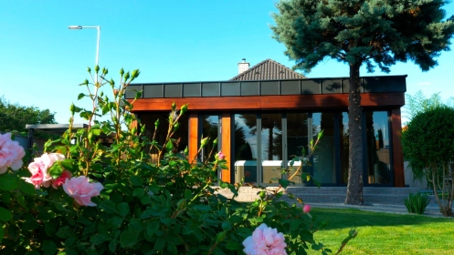 Kültéri wellness-ház jakuzzival Kültéri wellness-ház jakuzzival