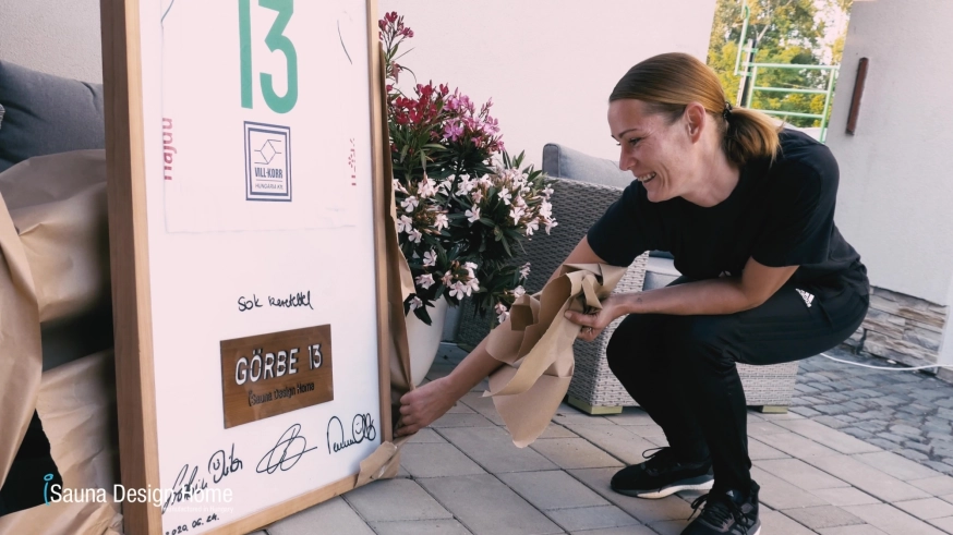 Görbicz Anita - Exkluzív személyre szóló ajándék az iSauna Design manufaktúrától Görbicz Anita - Exkluzív személyre szóló ajándék az iSauna Design manufaktúrától