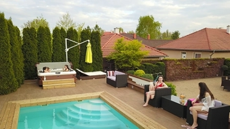 Jacuzzi, masszázsmedence Jacuzzi, masszázsmedence